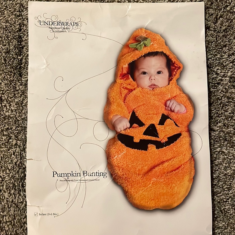 Baby pumpkin costume 🎃